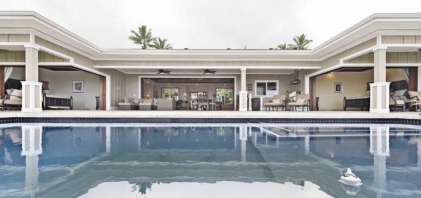Luxury open-air villa with swimming pool